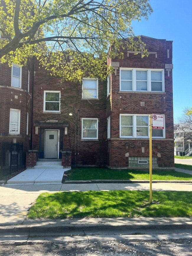 Building Photo - 7800 S Burnham Ave