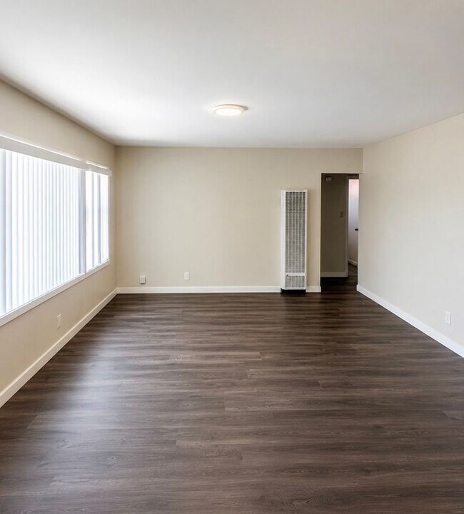 Foto del edificio - 1512 W 103rd St