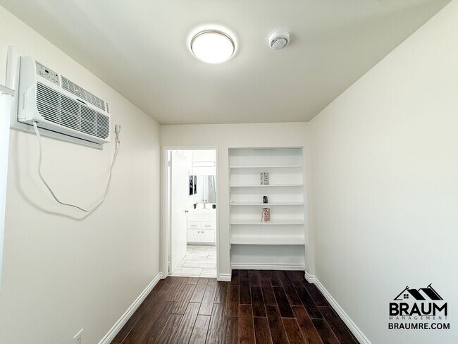 Building Photo - 15634 Leadwell St