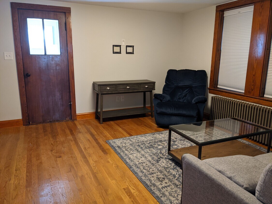 Primary Photo - 122 Warren Ave
