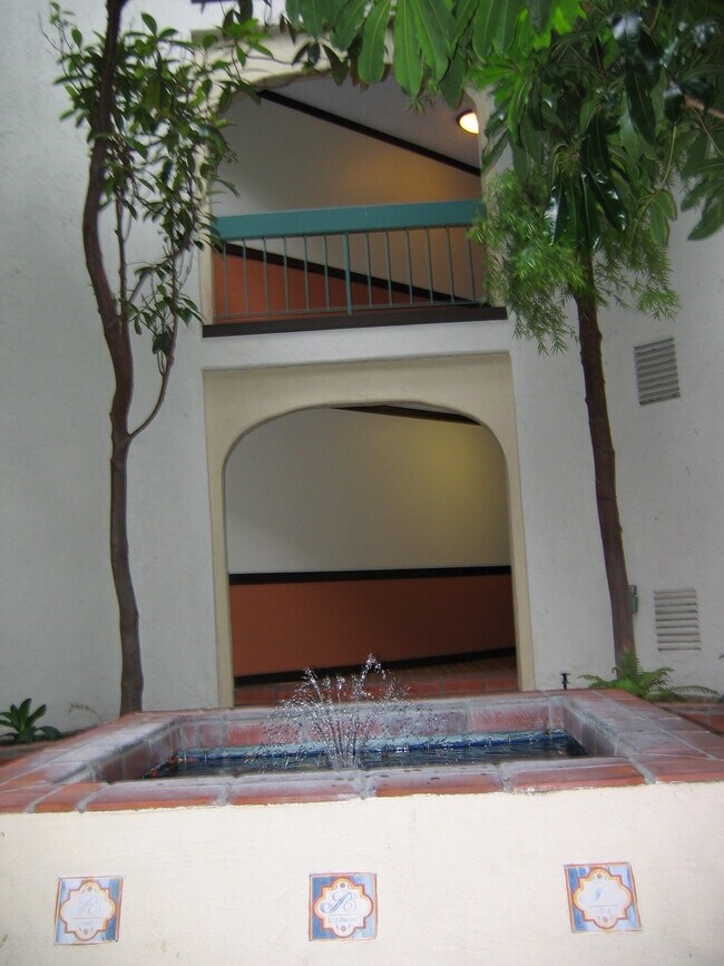 Building Photo - 1760 Halford Ave