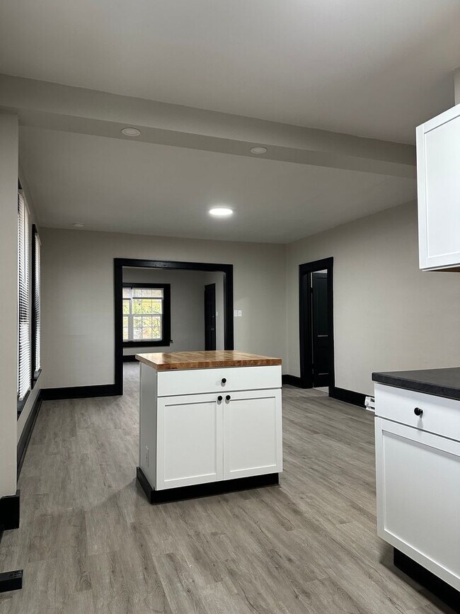 Foto del edificio - 98-100 N Hague Ave