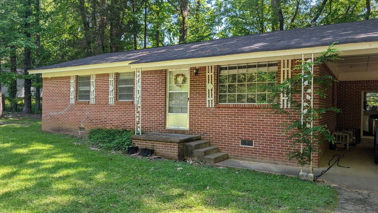 Primary Photo - 3 Bed 1 Bath in Oxford