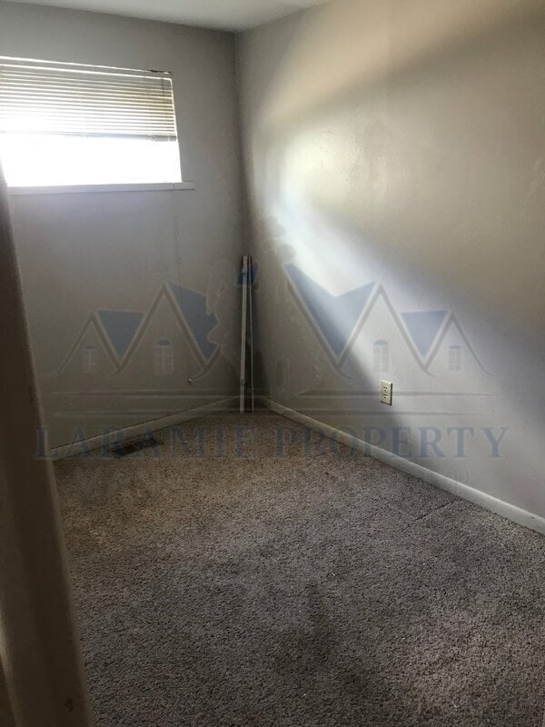 Building Photo - 529 E Spring Creek Dr