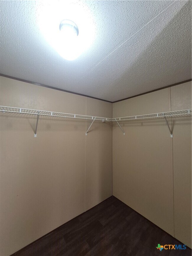 Foto del edificio - 1911 Wald Rd