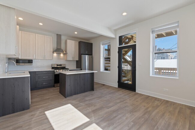 Foto del edificio - 2833 N Whipple St