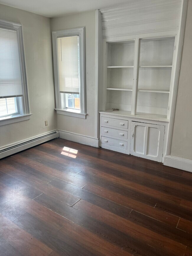 Foto del edificio - 456 Chalkstone Ave