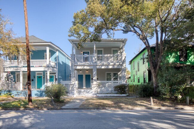 Foto del edificio - 2 Bed, 2 Bath Available Now!