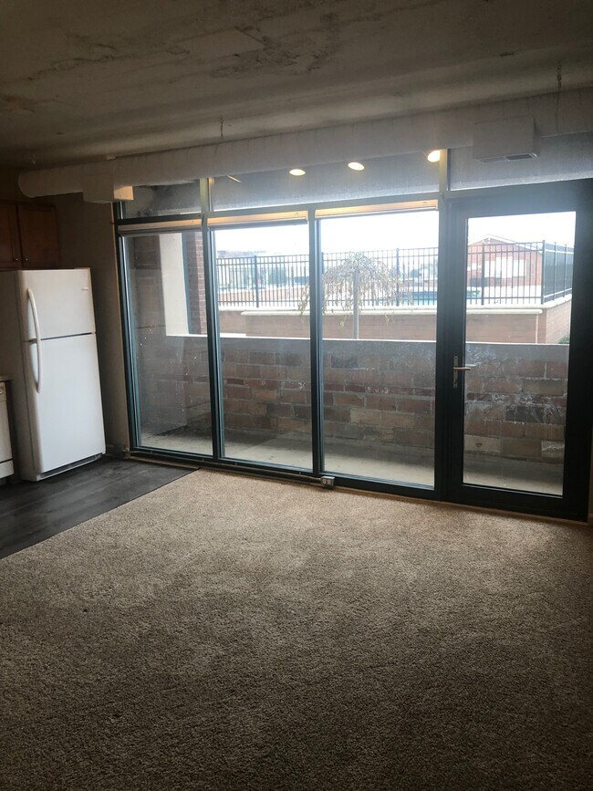 Foto del edificio - 401 W Shoreline Dr