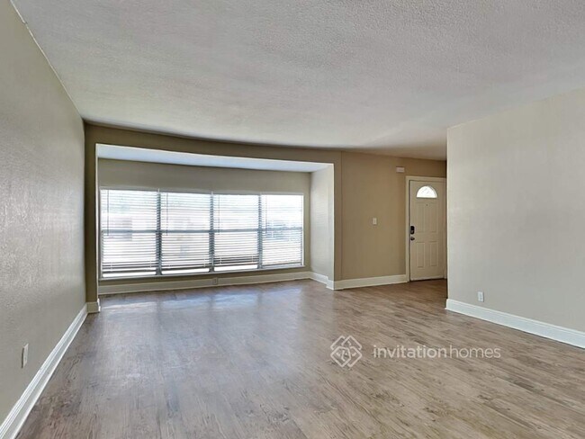 Building Photo - 7019 Aspen Ave