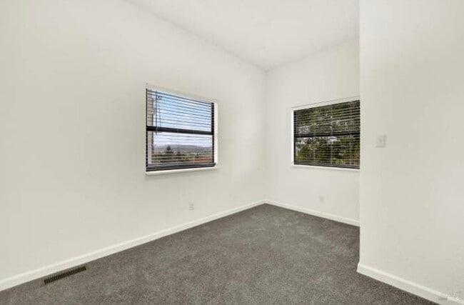 Building Photo - 324 Ohio St