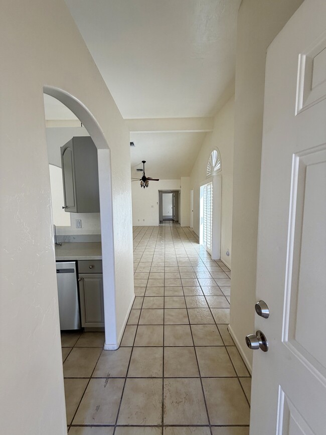 Building Photo - 328 W Santa Barbara