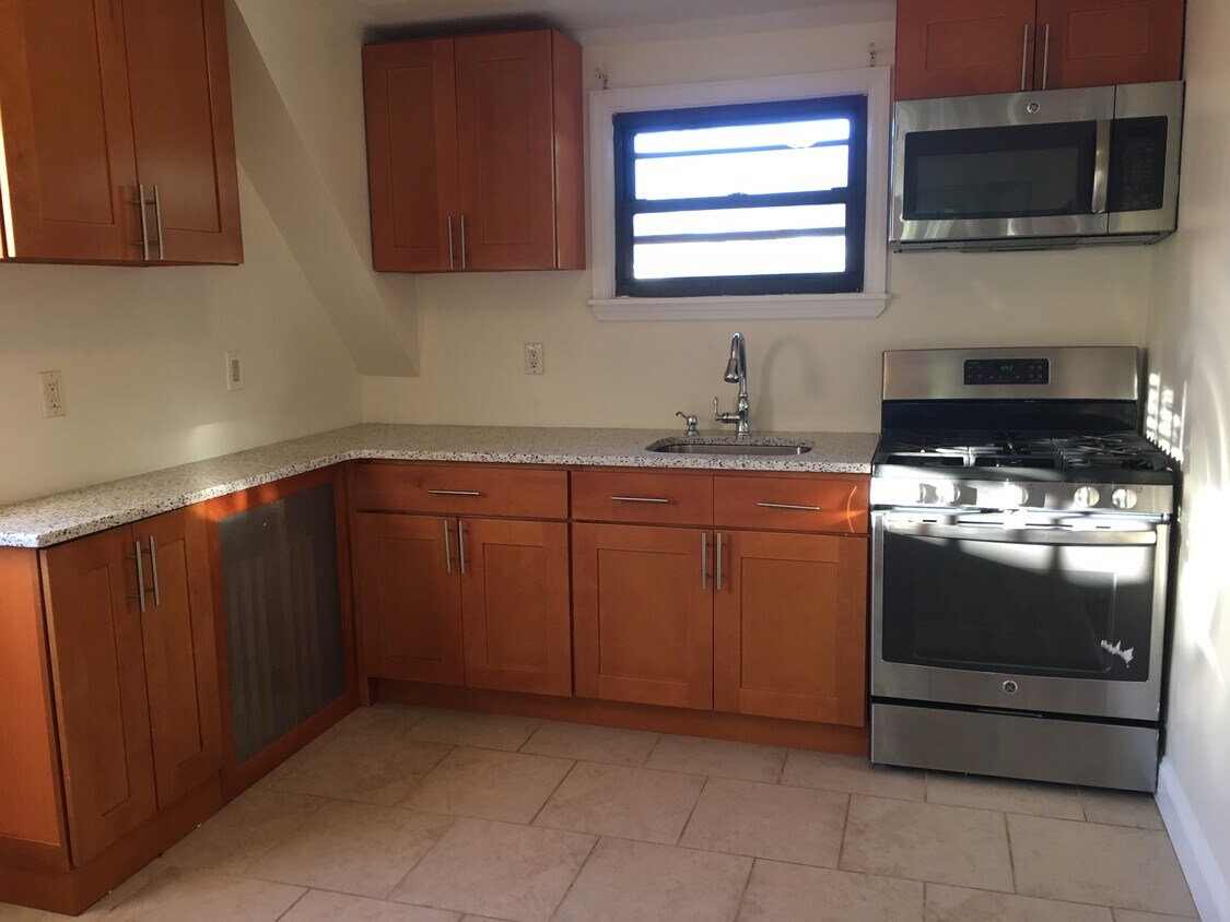 171 Lexington Ave Unit 2nd Floor, Franklin Square, NY 11010