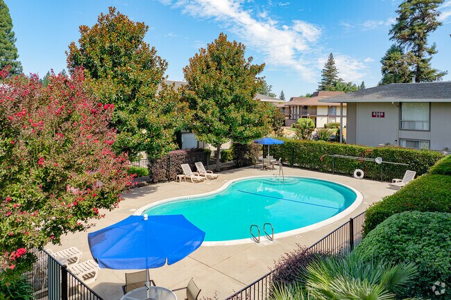Building Photo - River Cove Apartments