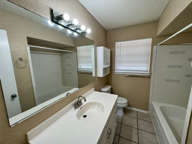Foto del edificio - 3 bed one bath ready for move in , Moore Schools!