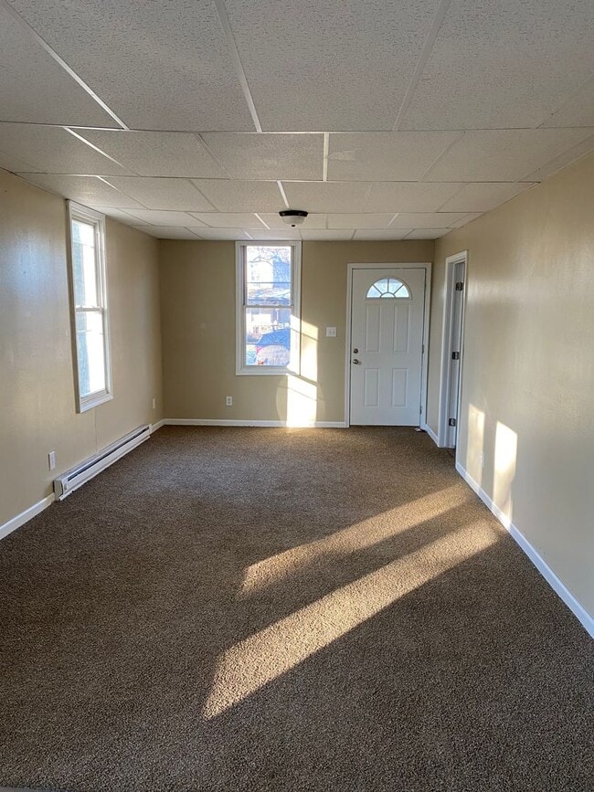 Building Photo - 2 bedroom single family home ready now