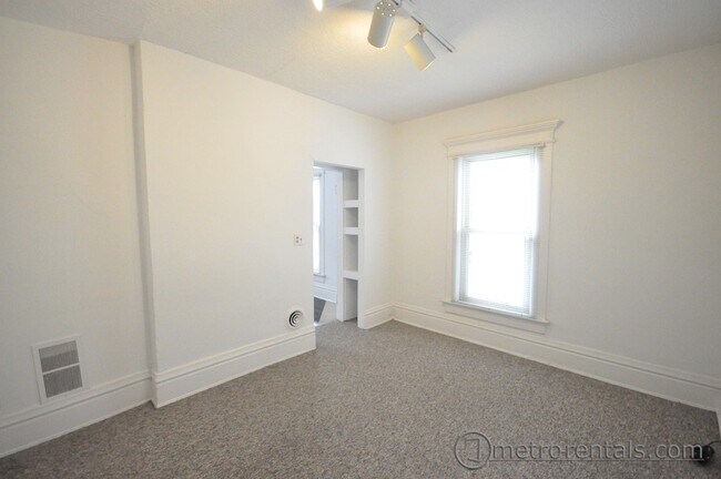 Sala de estar - 2185 Summit St