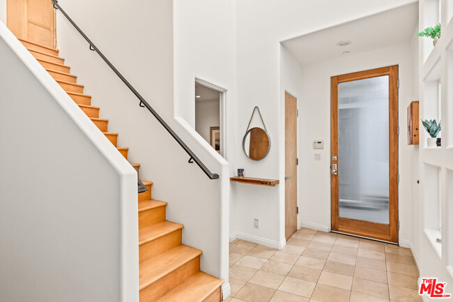 Building Photo - 502 Rosecrans Ave