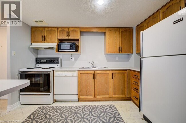 Building Photo - 260 Sheldon Ave N