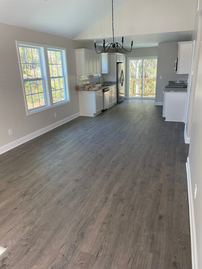 Foto del edificio - 6690 Eastbrook Ave SW