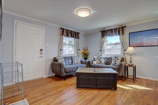 Foto del edificio - Completely Renovated & Fully Furnished 2Bed/1Bath/1 garage in Arvada!