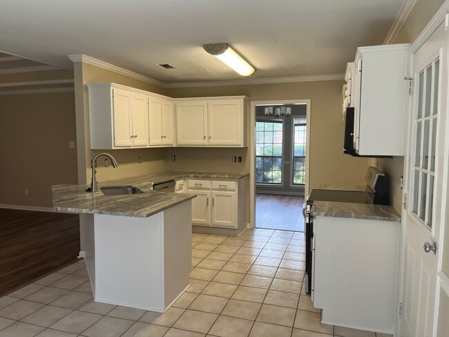 Building Photo - 27 Emerald Cir