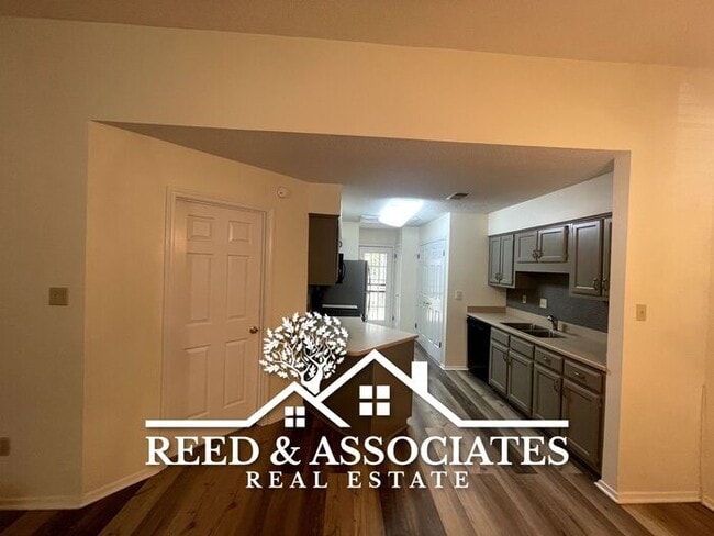 Building Photo - Charming Cordova Townhome!
