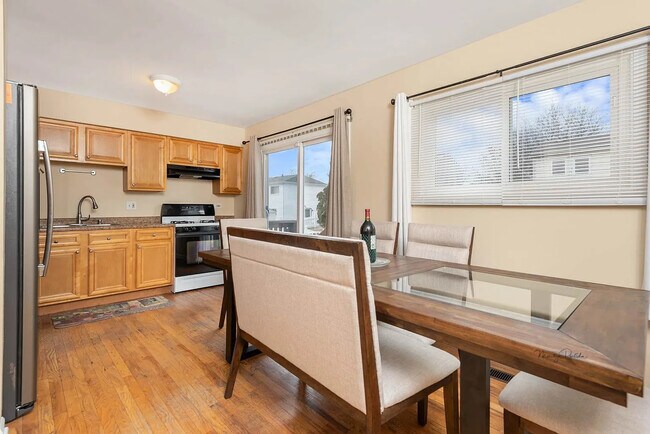 Foto del edificio - 572 Oswego Dr
