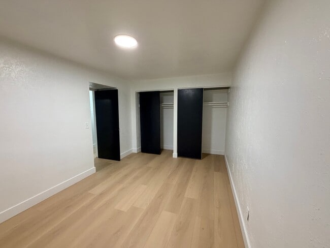 Building Photo - 8689 Fairoaks Cir