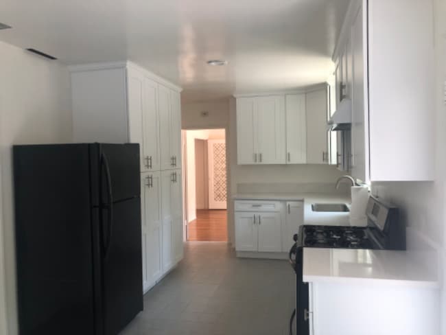 Building Photo - 2721 E Chevy Chase Dr