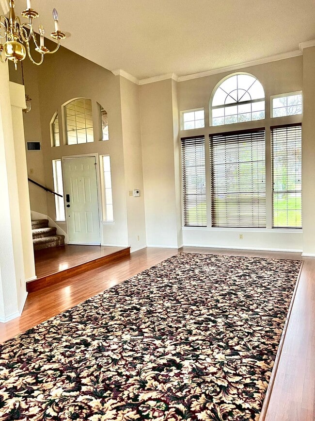 Building Photo - 2904 wren circle