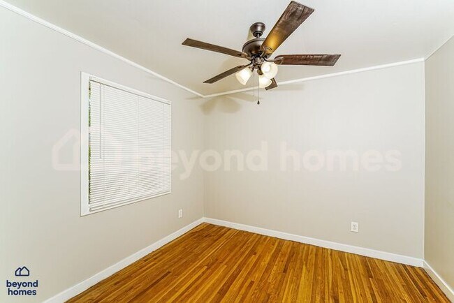 Foto del edificio - Discover this 3-bedroom, 1.5-bath home in ...