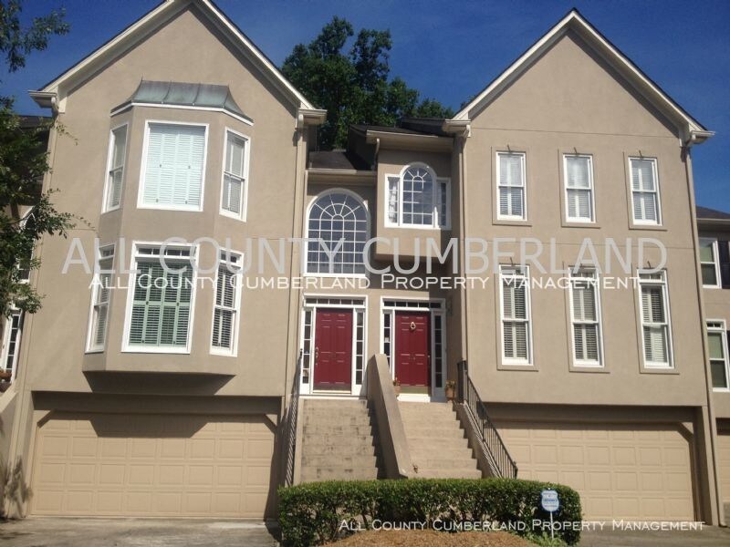 Primary Photo - 2528 Oakwood Way SE