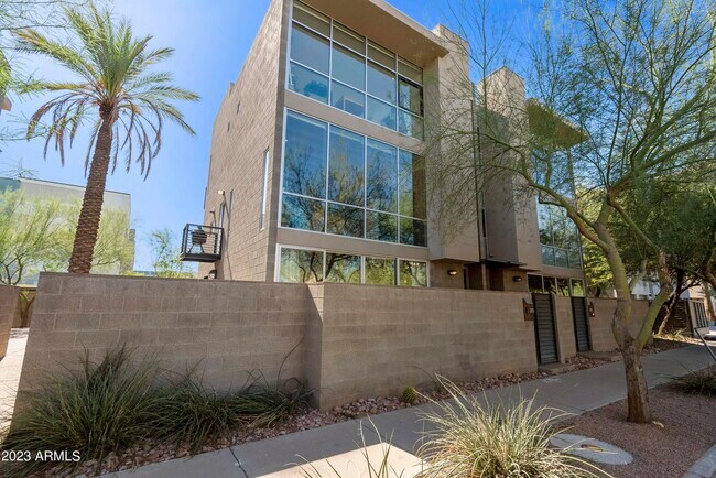 Foto del edificio - 215 W Catalina Dr