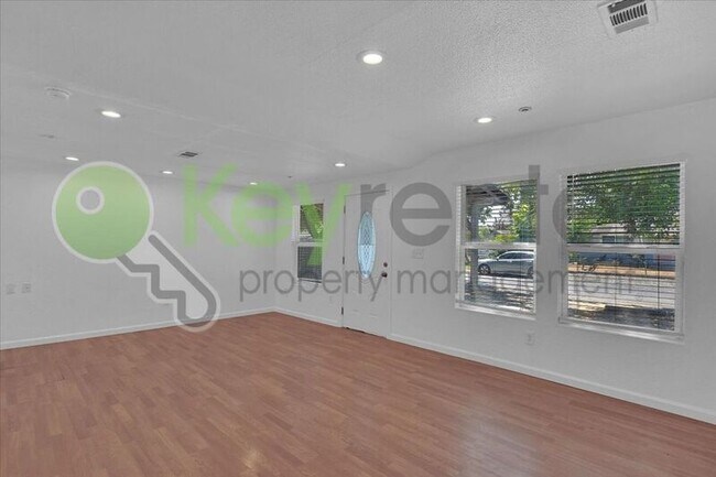 Foto del edificio - 2313 Piercy Way