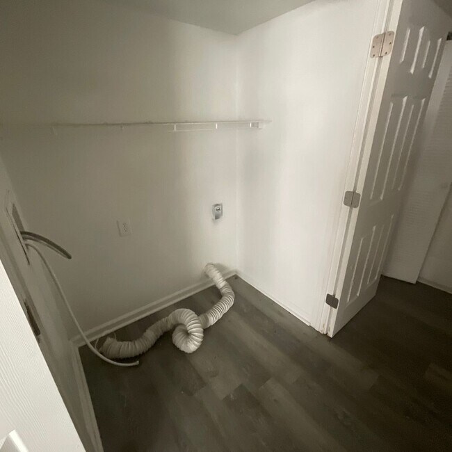 Foto del edificio - 1155 W 27th St