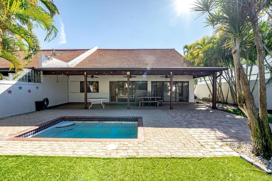 Photo - 665 Jeffery Street Unit