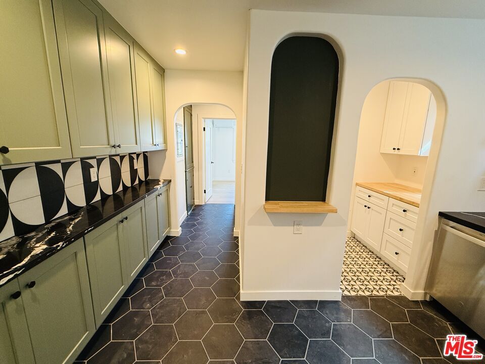 Foto principal - 3776 1/2 S Gramercy Pl