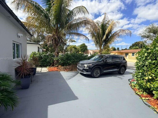 Foto del edificio - 1430 NE 149th St