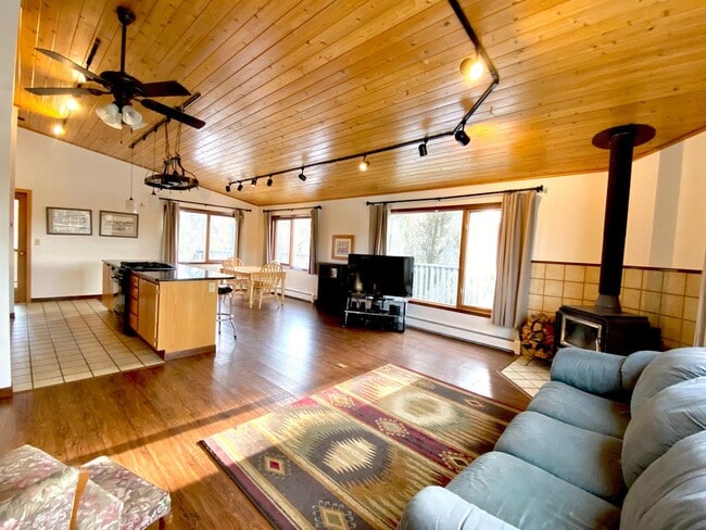 Building Photo - 34375 Keystone Dr