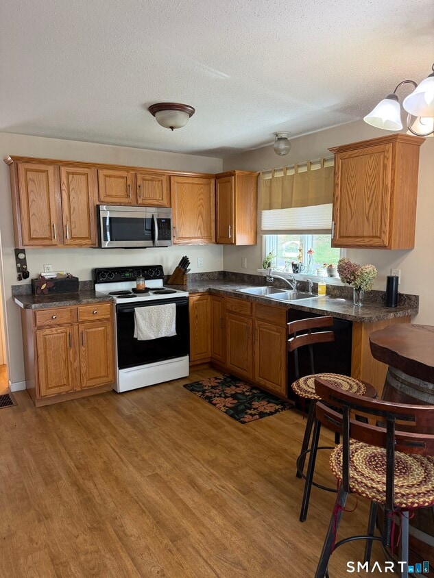 Building Photo - 309C Halladay Dr