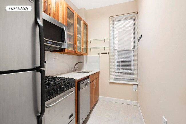 Building Photo - 531 E 72nd St
