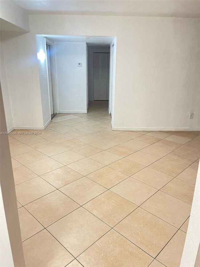 Foto del edificio - 7410 SW 82nd St