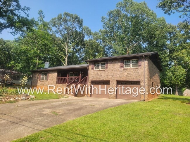 Foto del edificio - Gorgeous 3bd/2bath Brick Home/ Attention To Detail/ Upgrades Galore/ Great Location