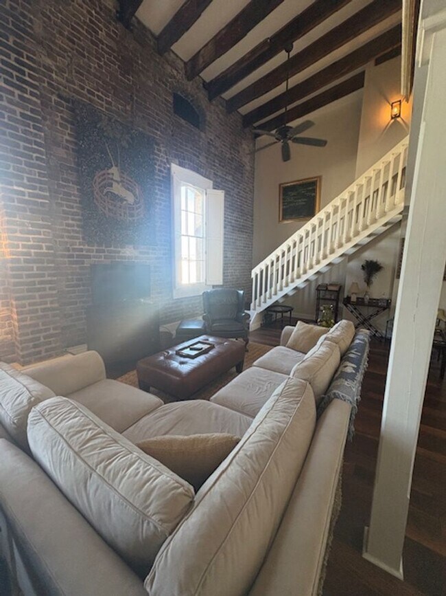 Foto del edificio - Historic Downtown Fully Furnished 2 Bedroom Condo