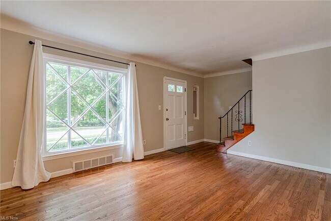 Foto del edificio - 5380 Beechwood Ave