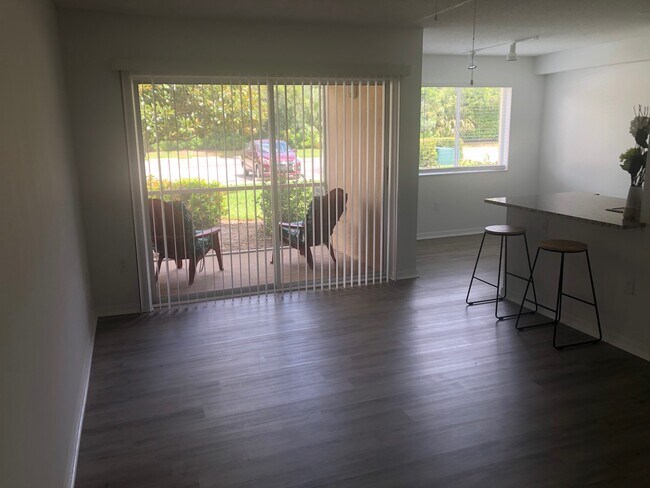 Living Room - 1650 N 42nd Cir