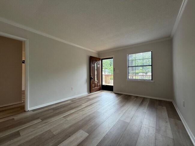 Building Photo - Large 3/2 with finished basement/bonus room- $1,895