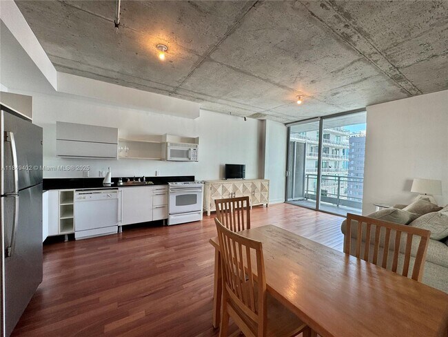 Foto del edificio - 690 SW 1st Ct