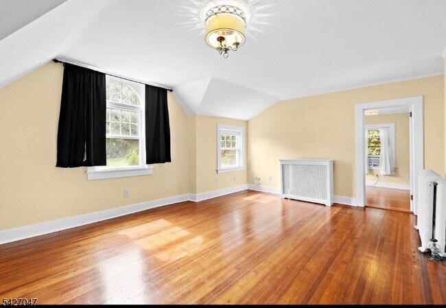 Foto del edificio - 74 S Mountain Ave